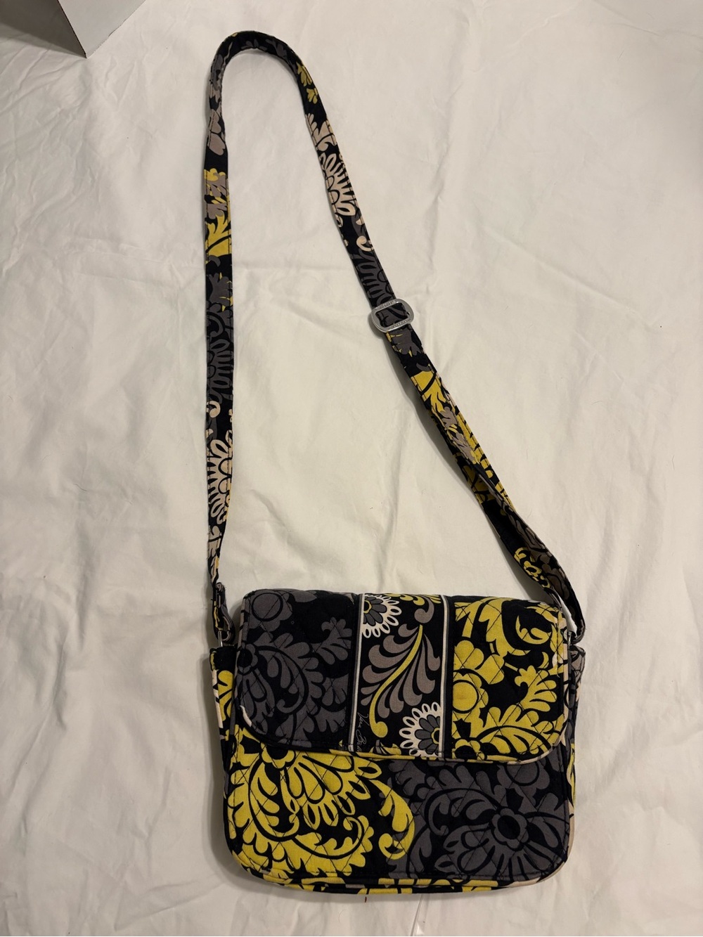 VERA BRADLEY Baroque Retired Winter2010 Hipster Crossbody Adjustable Strap Purse - Picture 3 of 9
